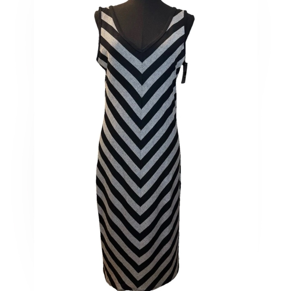 Mossimo Women's Sleeveless Gray & Black Chevron V-Neck Dress, Large, NWT